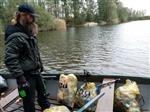 Drijvend afval en eiland opgeruimd
